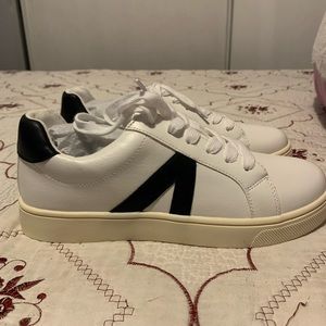 MIA women’s sneakers